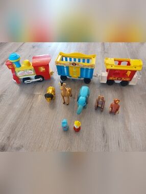 Vintage Fisher Price Circus Train 991 With Animals And People